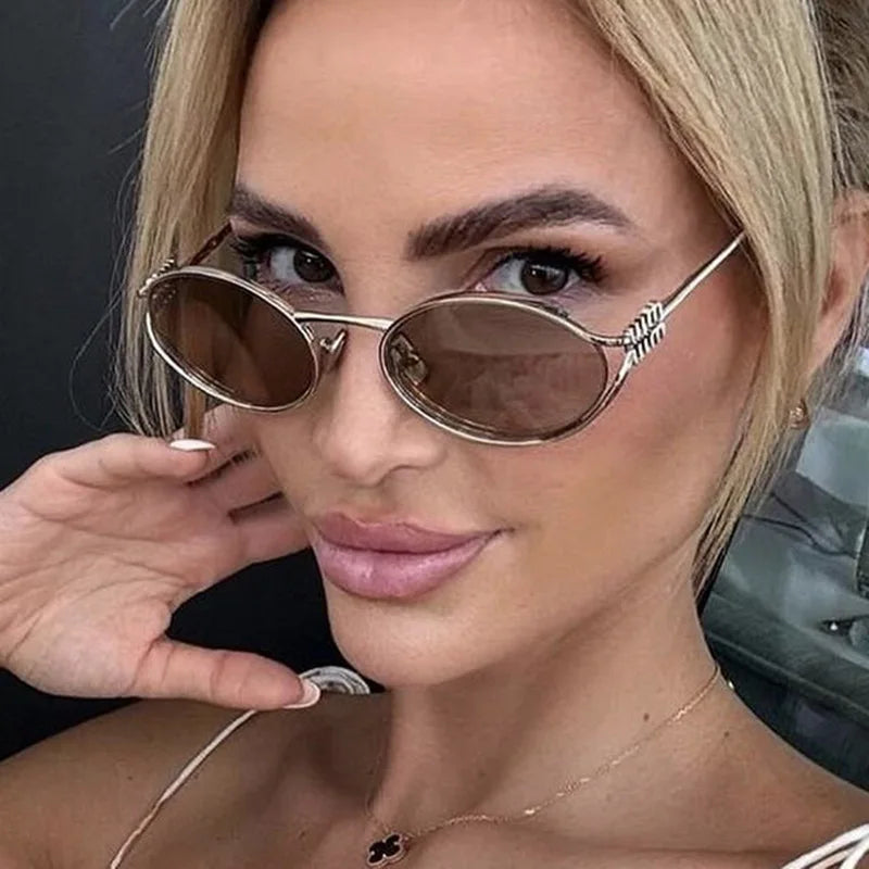 Classic round vintage sunglasses with UV400 lenses and alloy frames