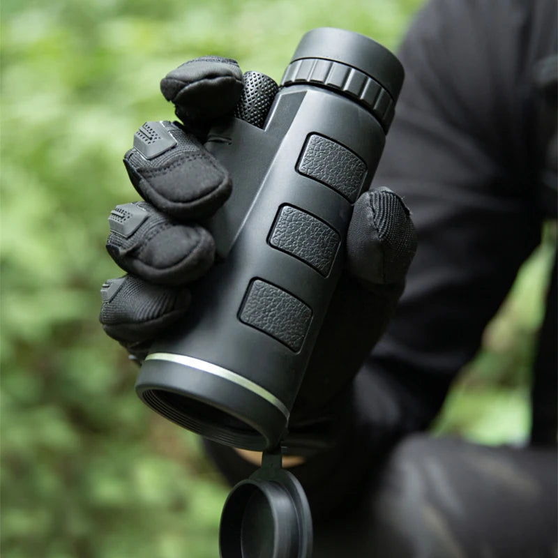 Pocket-sized night vision binoculars with 10-40x zoom and tripod support